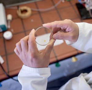 Eingetrockneter Tropfen, der einen ungewollten Ring bildet (Foto: rub.de/Kramer)