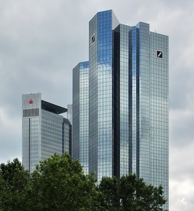 Banken in Frankfurt: Viele hadern mit MiFID II (Foto: Rosel Eckstein/pixelio.de)