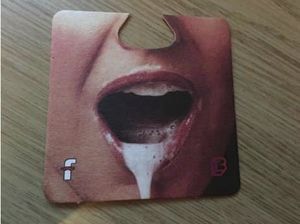 Offener Mund: zweideutiges Werbegeschenk (Foto: @untamableshrews, twitter.com)