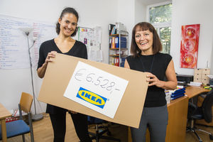 IKEA übergibt Graetzlfest-Einnahmen (© IKEA)