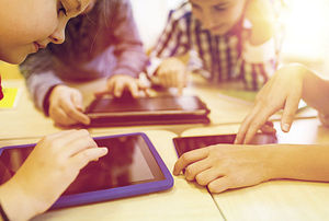 Kinder beim Surfen im Internet: Das hat oft Folgen (Foto: liverpool.ac.uk)