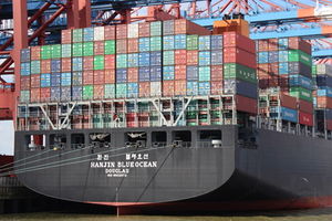 Containerschiff: Welthandel schwächelt (Foto: Ingo Füchtenbusch, pixelio.de)