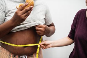 Schwergewicht: Zu viele Pfunde schaden dem Gehalt (Foto: rawpixel, unsplash.com)