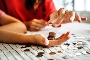 Geld zählen: Selbstdarstellung durch Spenden (Foto: rawpixel, unsplash.com) Geld zählen: Selbstdarstellung durch Spenden (Foto: rawpixel, unsplash.com)