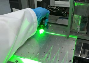 Inspektion von 3D-gedruckten Wellenleitern (Foto: en.ifmo.ru/en)