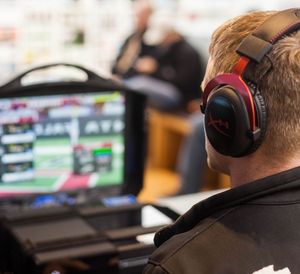 E-Sportler: Immer mehr Deutsche interessiert das (Foto: unsplash.com, Sean Do)