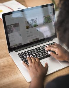 Laptop: Online-Shopping in Deutschland boomt (Foto: rawpixel, pixabay.com)