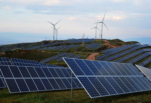 Solarzellen und Windräder: Quellen für Wasserstoffproduktion (Foto: qut.edu.au)