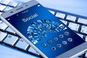 Handy: Posts in sozialen Medien lassen sich aufspüren (Foto: pixabay.com/geralt)