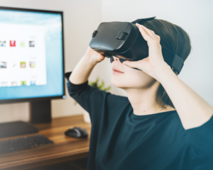 VR-Brillen sind oft unausgereift und teuer (Foto: jeshoots.com, unsplash.com)