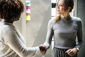 Frauen unter sich: Das ist gut für die Karriere (Foto: rawpixel, unsplash.com)