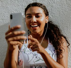 Mädchen im Netz: Eltern kümmern sich kaum (Foto: rawpixel, unsplash.com)