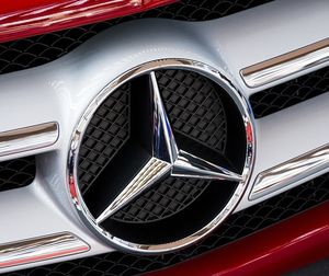 Mercedes: Daimler-Marke kämpft mit Rückgang (Foto: DarkoStojanovic, pixabay.com)