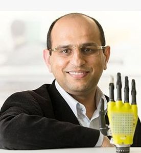 Ravinder Dahiya: Sonne lädt Graphen-Prothese über E-Haut (Foto: gla.ac.uk)