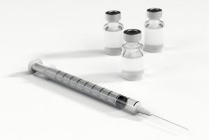 Spritze: Soll durch Drucksensor eigenen Weg finden (Foto: pixabay.com, qimono)