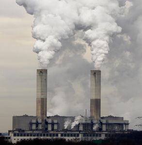 Schornsteine eines großen australischen Kohlekraftwerks (Foto: mit.edu.aul)