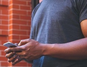 SMS: Nach Film viele Berichte über Korruption (Foto: pixabay.com, StockSnap)