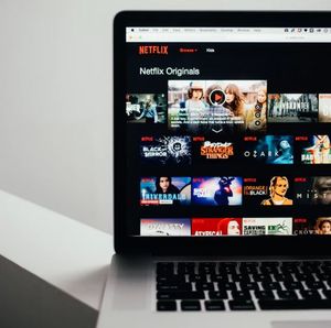 Angebotsvielfalt: Streaming überholt Pay-TV (Foto: Charles PH, unsplash.com)
