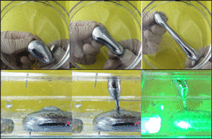 Manipulation eines Tropfens aus Flüssigmetall mit Magneten (Foto: acs.org)