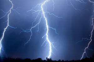 Drohende Elektronikschäden durch Gewitter (Foto: Fotolia.de)