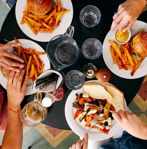 Restaurant: Preisaufschlag für Umwelt (Foto: unsplash.com, Dan Gold)