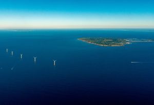 Turbinen vor der Insel: Diese können Touristen anlocken (Foto: dwwind.com)