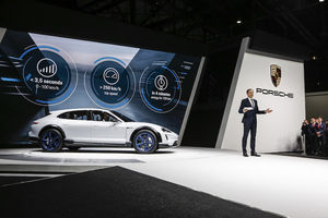 Präsentation des Porsche Mission E Cross Turismo (© Porsche)