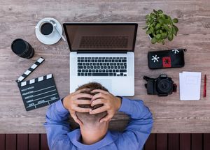 Unglücklich: Job erfüllt nicht mehr so wie früher (Foto: pixabay.com/lukasbieri)