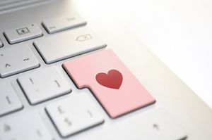 Liebes-Button: Aussehen beim Online-Dating im Fokus (Foto: pixabay.com/athree23)