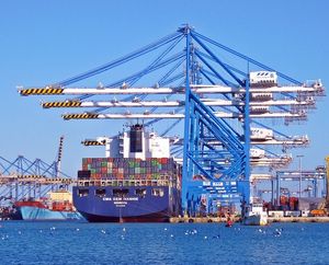 Frachtschiff: EU-Handel leidet unter Handelsbarrieren (Foto: pixabay.de/1588877)