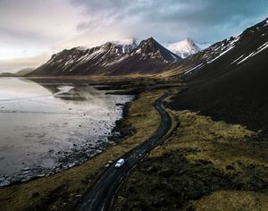 Landschaft Islands ist ein begehrtes Fotomotiv (Foto: unsplash.com/André Filipe)