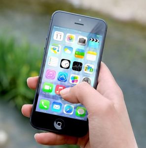 iPhone-Display: Apple rettet Hersteller (Foto: pixabay.com, JESHOOTS.com)