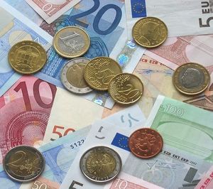 Geld: Deutsche horten unter anderem viel Bares (Foto: pixabay.com, janeb13)