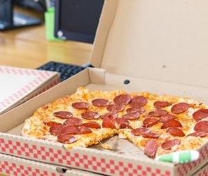 Gelieferte Pizza: Viele Boten naschen heimlich (Foto: jamesoladujoye/pixabay.de)