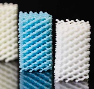 Flexible und stark dehnbare Silikonstrukturen aus dem 3D-Drucker (Foto: ethz.ch)