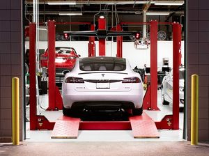 Tesla-Werkstatt: Konzern plant eine eigene Versicherung (Foto: tesla.com)