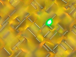 Mikroskopischer Blick in einen Perowskit-Kristall (Foto: rpi.edu)