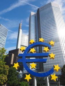 EZB-Türme: Staffelung der Strafzinsen entlastet Banken (Foto: pixabay.com, Hans)