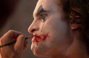 Joaquin Phoenix als Joker: Amoklauf befürchtet (Foto: warnerbros.com)