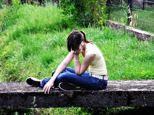 Mädchen: Handy verändert die Haltung massiv (Foto: pixelio.de, Angelina Ströbel)