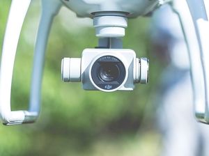 Kreative Drohne übernimmt die Filmregie (Foto: pixabay.com, Pexels)