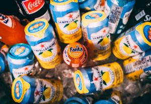 Soft Drinks sind beliebt, aber auch ungesund (Foto: unsplash.com, Matt Botsford)