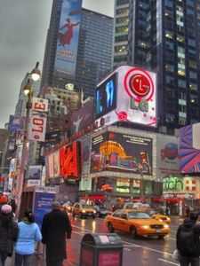 Times Square: Menschen leiden unter Stress (Foto: pixelio.de, TiM Caspary)