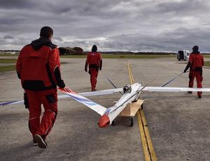 Vorbereitung zum Testflug in Oberpfaffenhofen (Foto: F. Vogl, tum.de)