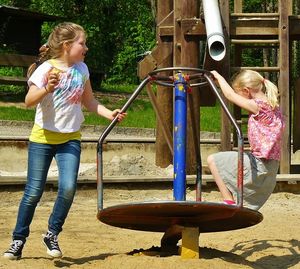 Bewegung: Das schützt Kinder wirklich (Foto: cocoparisienne, pixabay.com)