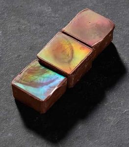 Neue Strukturfarbe auf herkömmlicher Schokolade (Foto: ethz.ch/Giulia Marthaler)