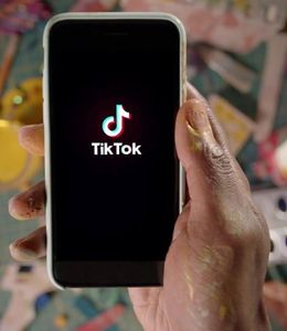 TikTok: Kampf gegen Fehlinformation (Foto: facebook.com, tiktok.com)