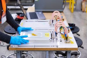 Akkumodul im Labor: könnte noch nützlich sein (Foto: warwick.ac.uk)