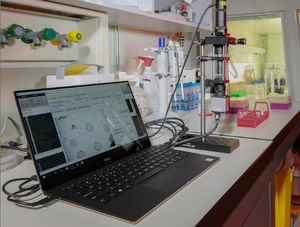 Sensor im Labor: verspricht eine Schnelldiagnose (Foto: Alain Herzog, epfl.ch)