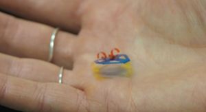 Innovativer Miniroboter aus lichtempfindlichen Polymeren (Foto: tue.nl/en)